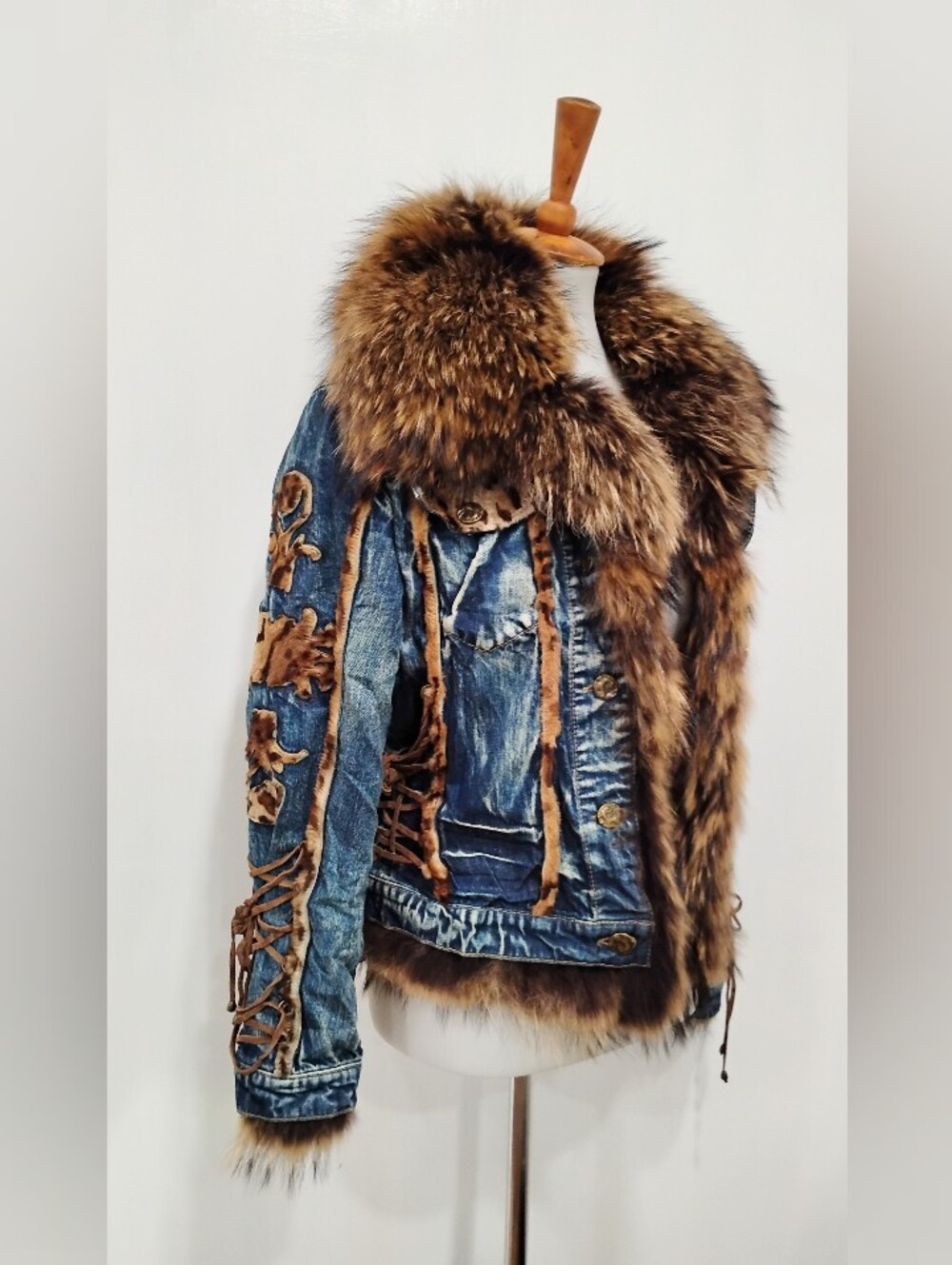 STUNNING FOX TRIMMED JACKET NWOT - Picture 10 of 15